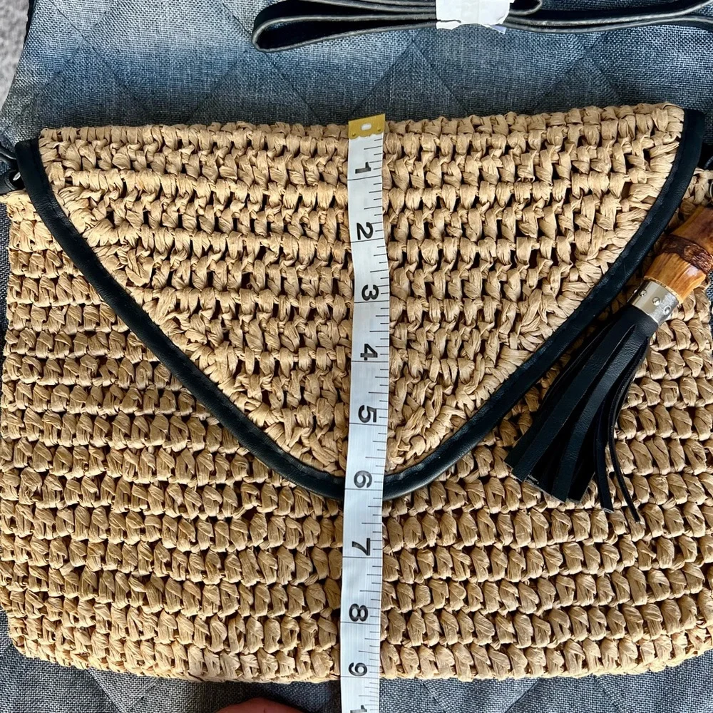 SOLD!  NWT!  Straw Studios Cross Body Purse with Black Trim. - Picture 3 of 6